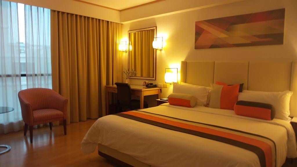 The Four Wings Hotel Bangkok Extérieur photo